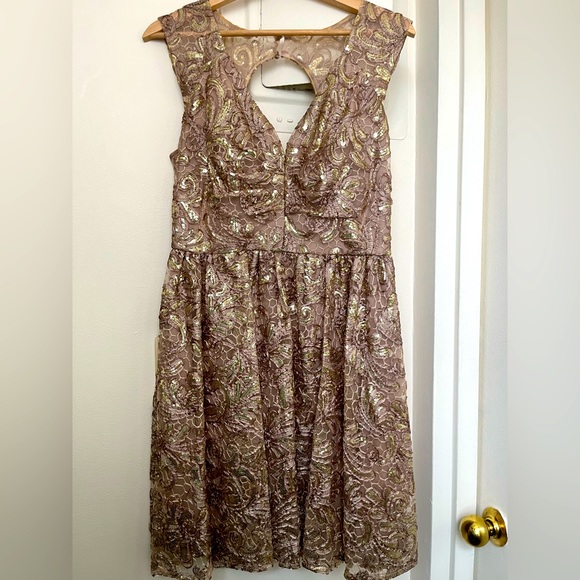 Decode 1.3 Champagne Sequin Party Dress with Keyhole Back, Size 10 - Picture 1 of 10
